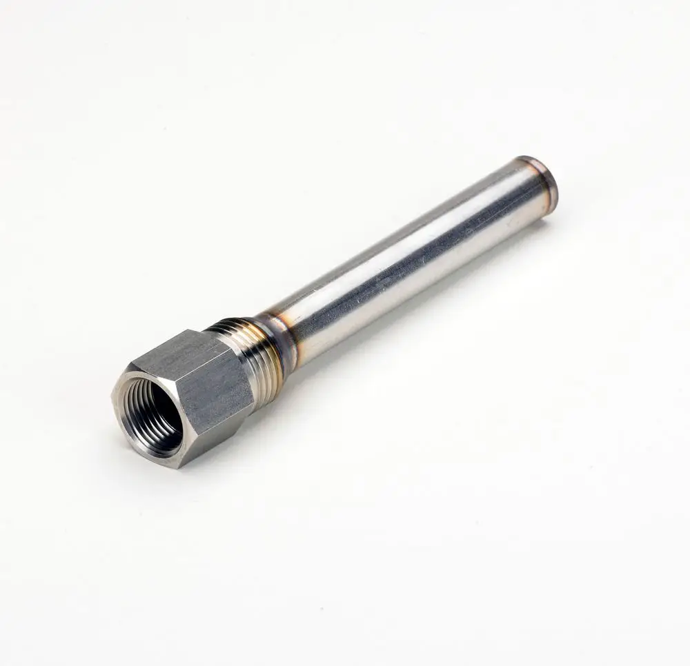 Edelstahl Sensor Pocket von Danfoss mit einem zylindrischen Körper und einem Gewindeansatz. Geeignet für verschiedene Sensoranwendungen.